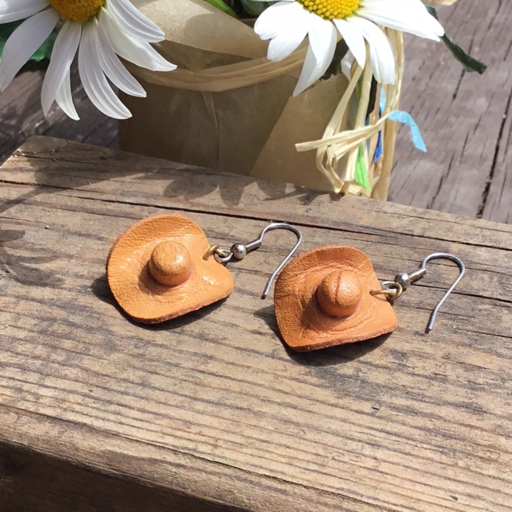 Earrings: Costume Jewelry